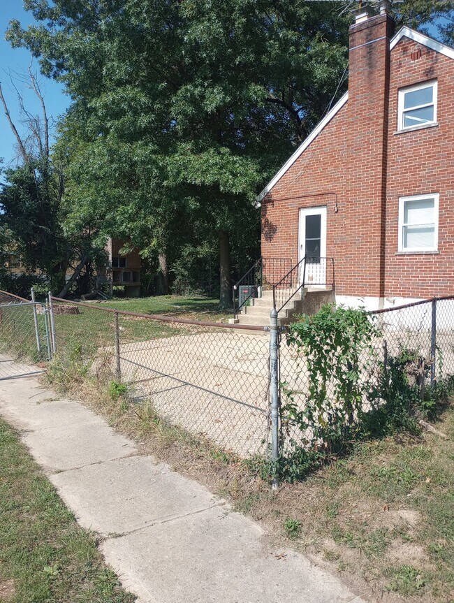 Building Photo - 2807 Sheldon Ave