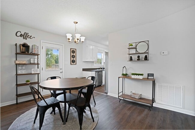 Building Photo - 3415 Oak Lawn Dr