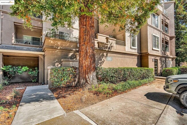 Building Photo - 180 Caldecott Ln