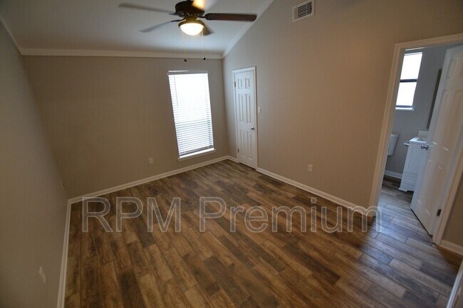 Building Photo - 5157 Cumberland Cove Dr