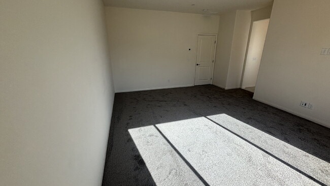 Building Photo - One Story 6-bedroom Home with Attached Casita