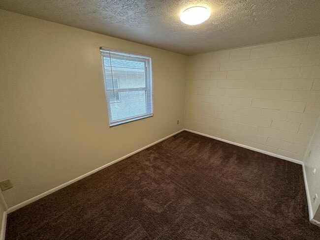 Building Photo - 78 W 9th Ave