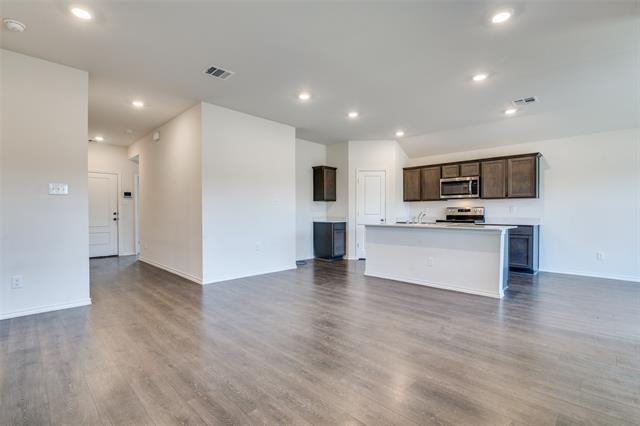 Building Photo - 611 Chuck Wagon Dr