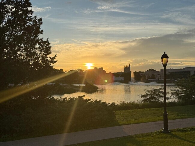 Building Photo - 1720 Maple Ave