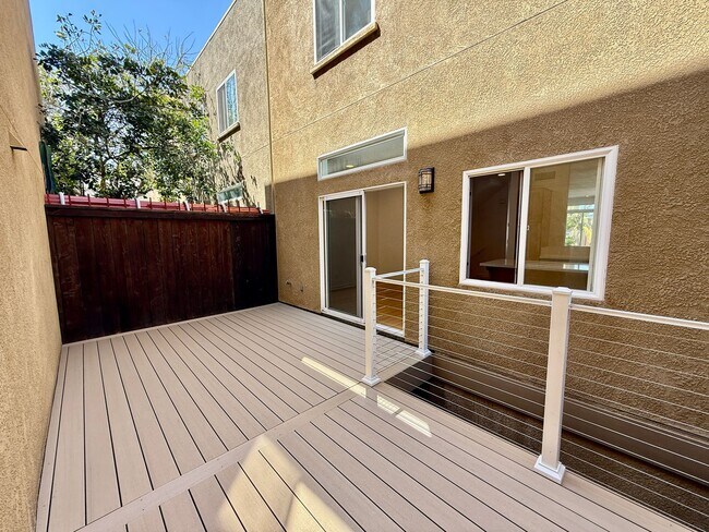Building Photo - Beautiful 3BD/3.5BA Rowhome in Bankers Hil...