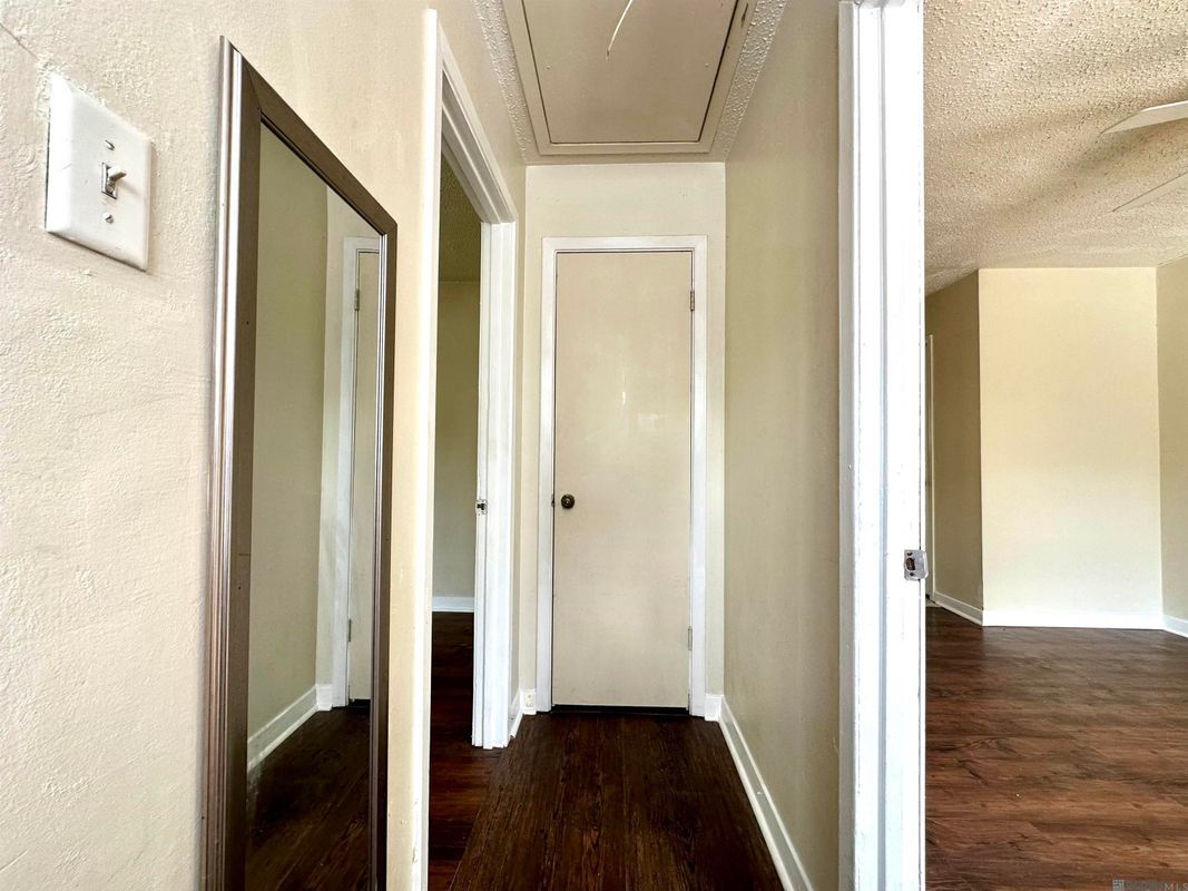 Building Photo - 15855 Sunderland Ave