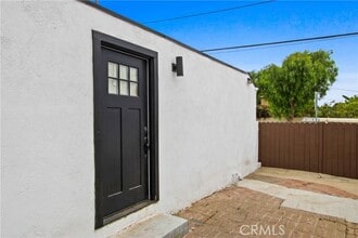 Building Photo - 1558 W 105th St