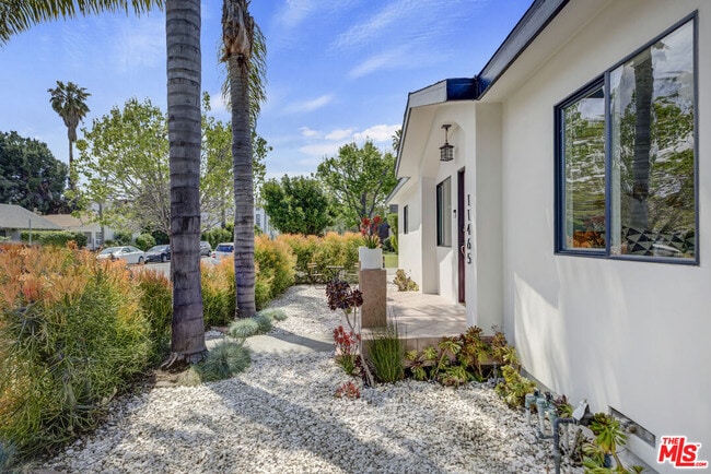 Building Photo - 11465 Cumpston St