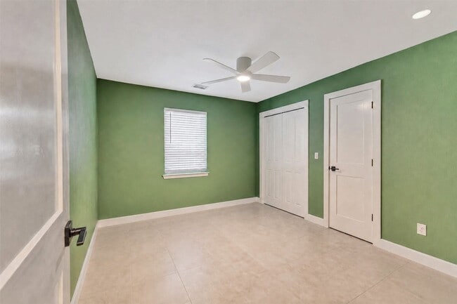 Building Photo - 403 Crossbow Dr