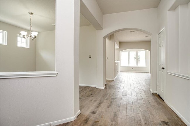 Building Photo - 5818 Pebble Bank Ln
