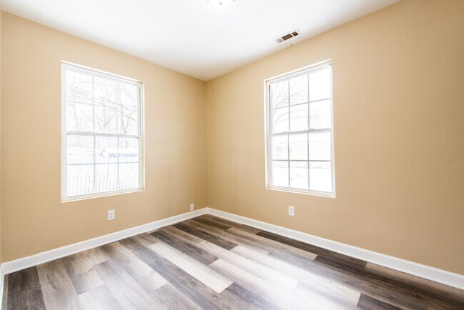 Building Photo - 6610 Elmwood Ave