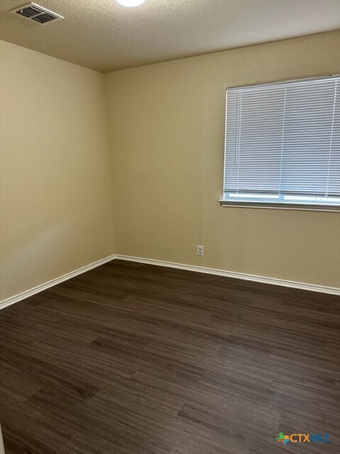 Building Photo - 221 Roadrunner Ave