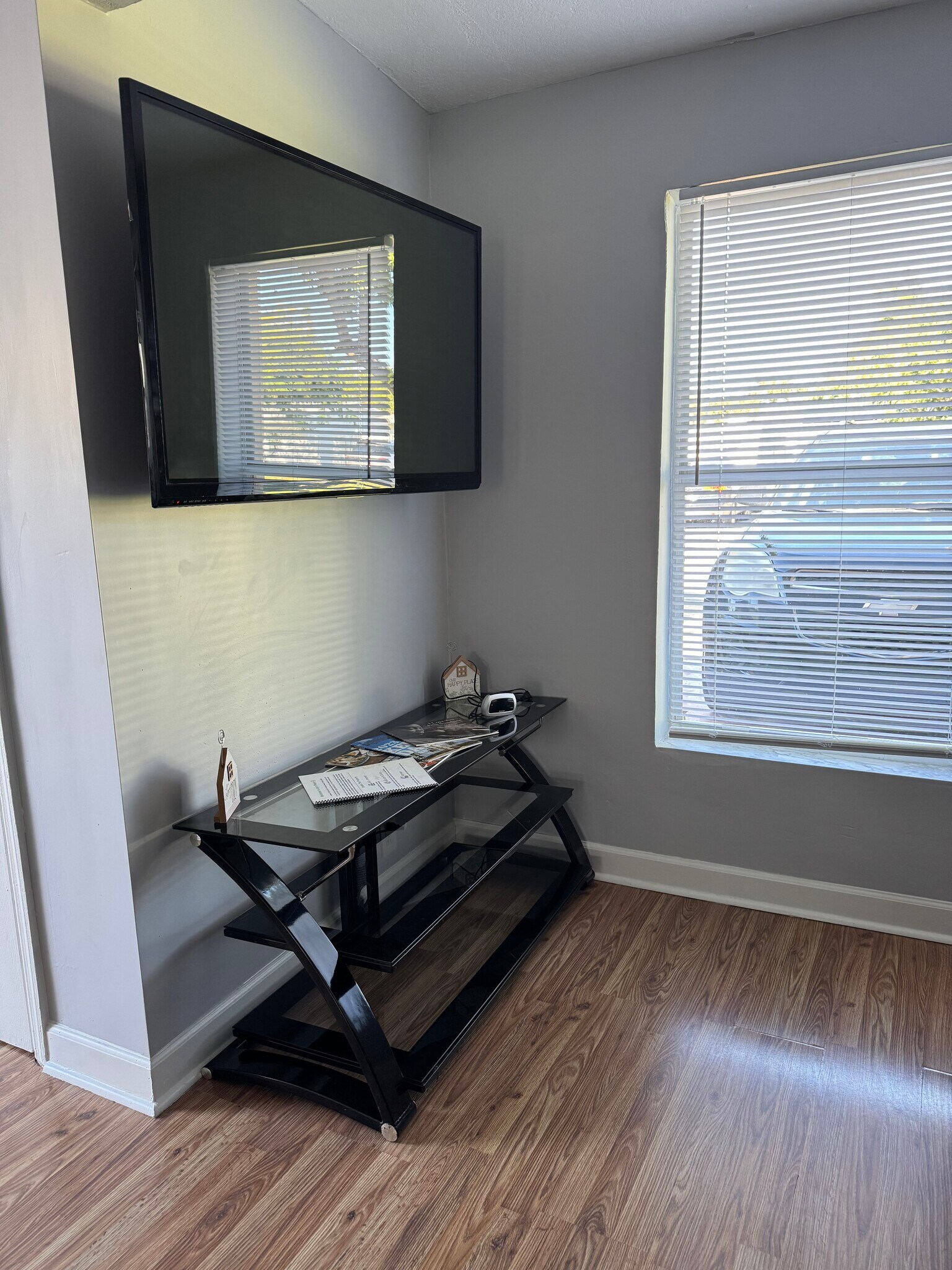 Building Photo - 1558 NE 30th St