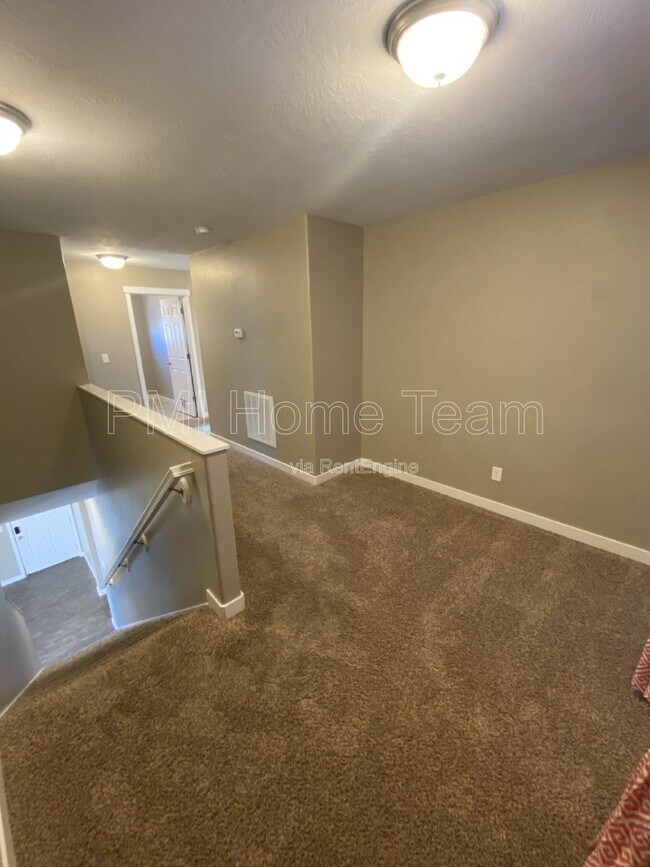 Building Photo - 972 Stonehaven Dr