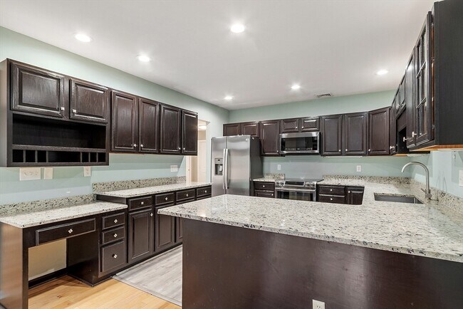 Building Photo - 1105 Ridgefield Cir