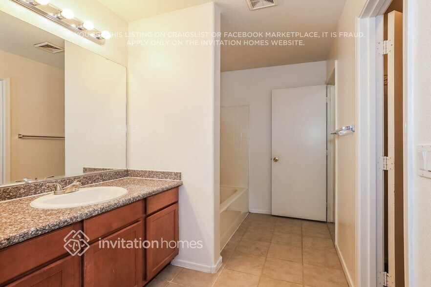 Building Photo - 5409 S 7th Dr