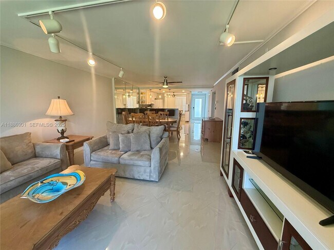 Building Photo - 1627 Riverview Rd