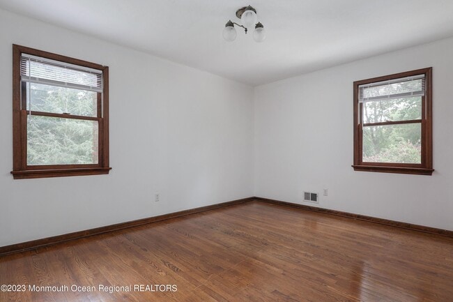 Building Photo - 18 Seven Oaks Dr