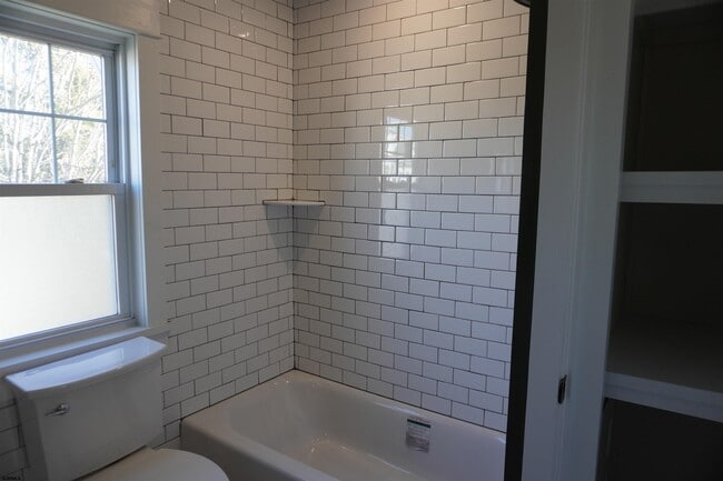 Building Photo - 202 Acorn Terrace