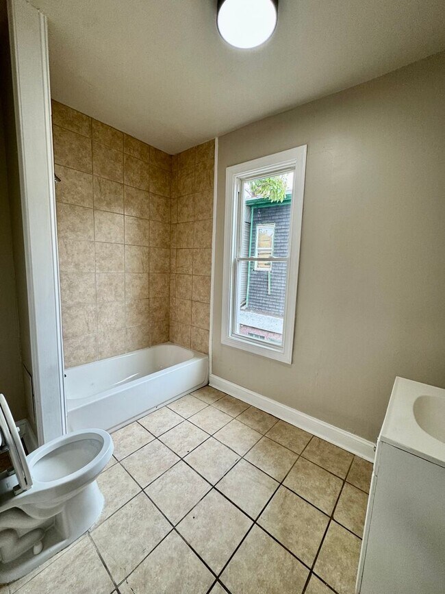 Building Photo - 1827 N Bailey St