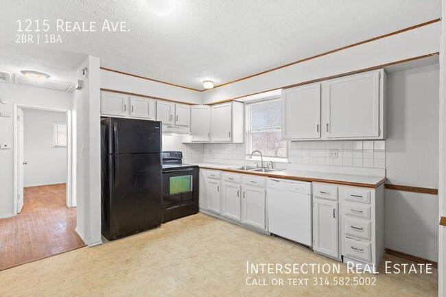Building Photo - 1215 Reale Ave
