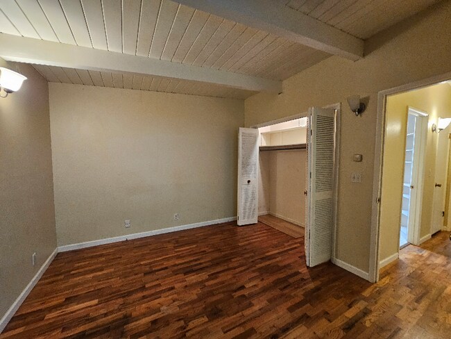 Building Photo - 517 NE 8th St