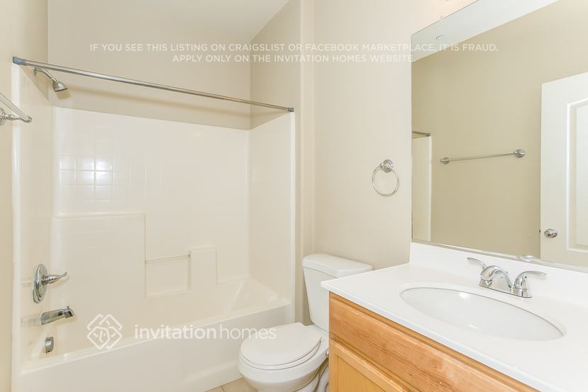 Building Photo - 16730 Nicklaus Dr
