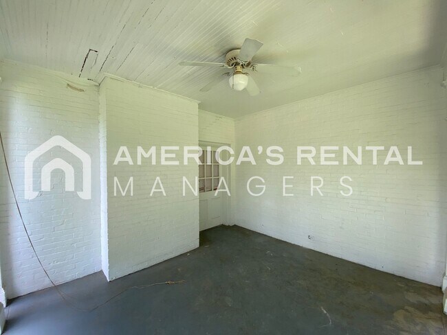Building Photo - Great Duplex Available for Rent in Montgom...