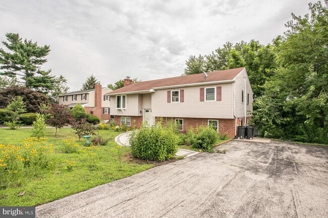 Building Photo - 825 Belvoir Rd