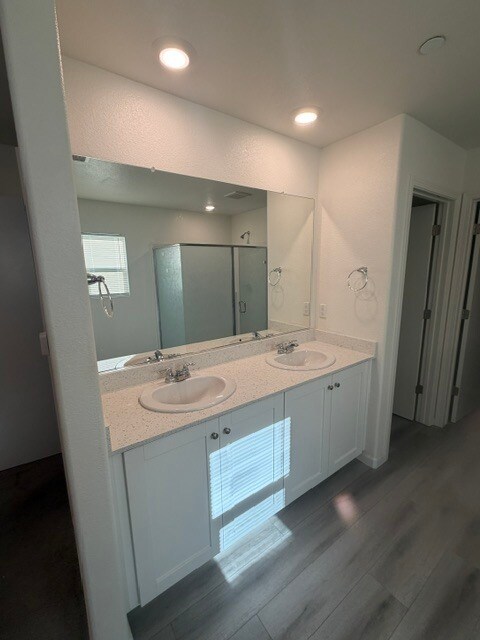 Building Photo - Newer Build, All Electric Home 5 Bedrooms, Loft, 3 bathrooms