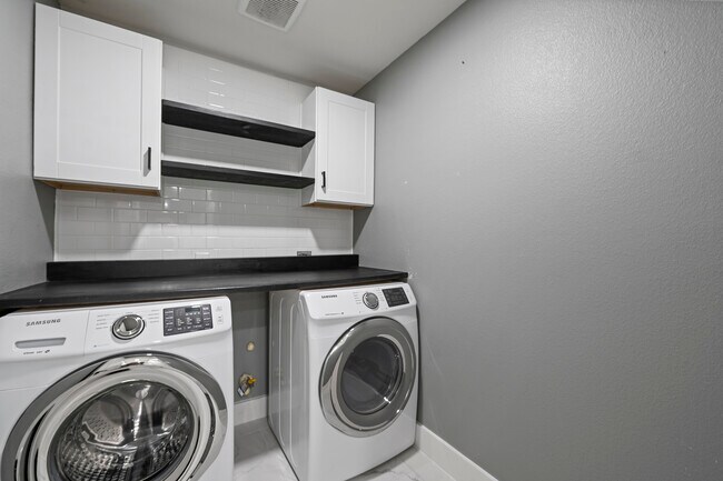 Building Photo - 9811 Texas Cut Ln