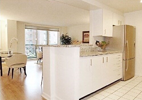 Building Photo - 10 Rogers St