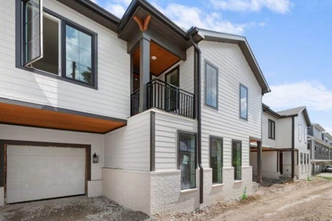 Building Photo - 1814 Stewart Pl