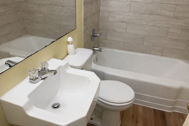 Building Photo - 515 W Kern Rd