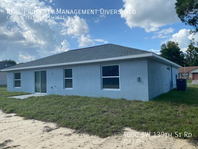 Building Photo - Desirable SW Ocala Neighborhood 3/2/2 **Wo...