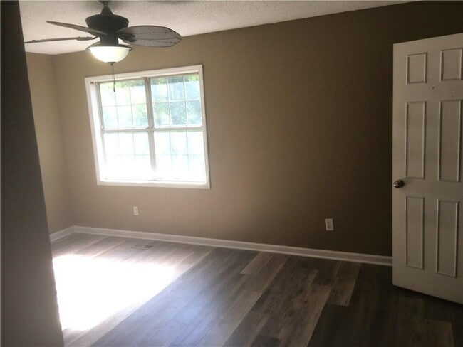 Building Photo - 335 Hamilton Ct