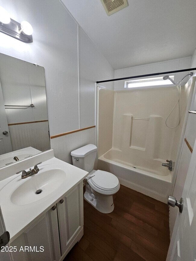 Building Photo - 110 E Inglewood St