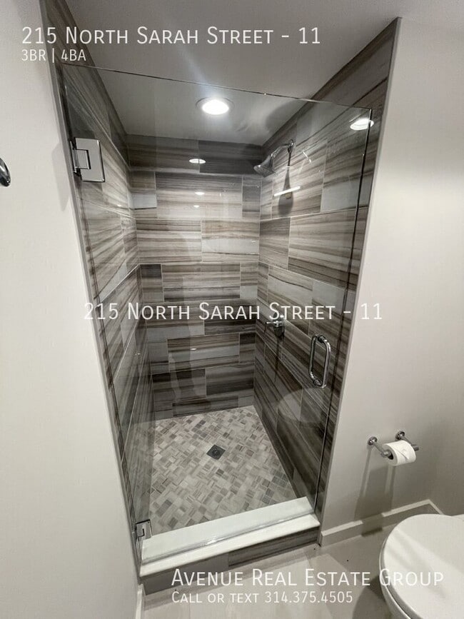 Building Photo - 215 N Sarah St