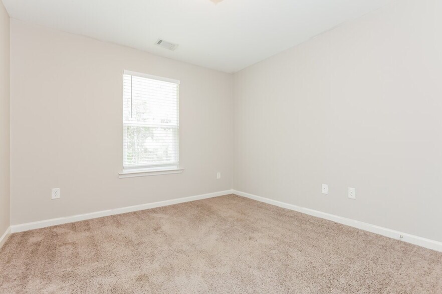Building Photo - 412 Fieldcrest Dr
