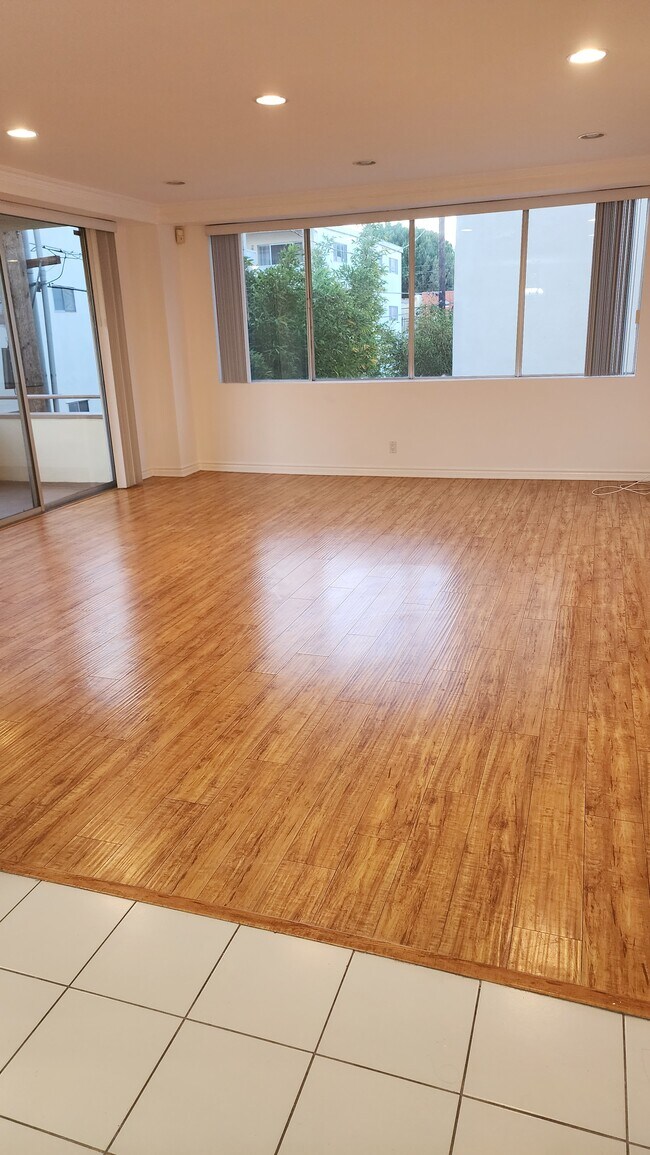 Living Room - 303 N Swall Dr