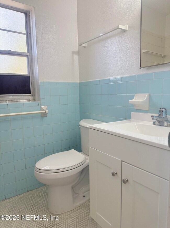 Building Photo - 2584 Wisteria St