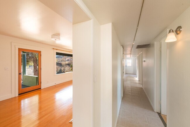 Building Photo - 111 Sunset Blvd