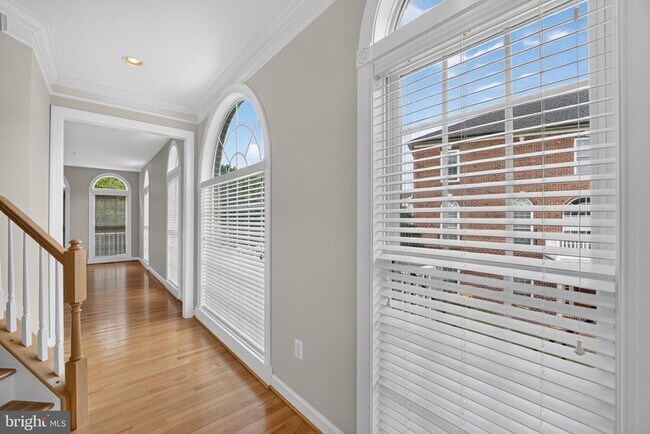 Building Photo - 30 Sharpstead Ln