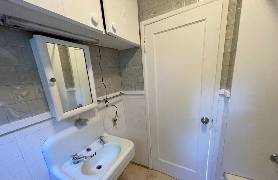 Building Photo - 15210 42nd Ave S