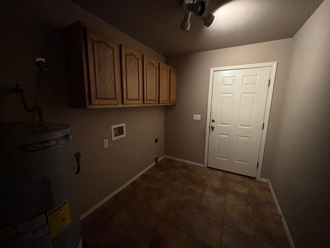 Building Photo - Welcome to this charming 3-bedroom, 2-bathroom home located in the heart of Pottsville, AR.