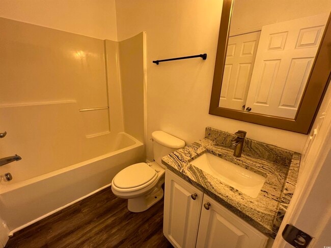 Building Photo - 2057 Silvercrest Dr