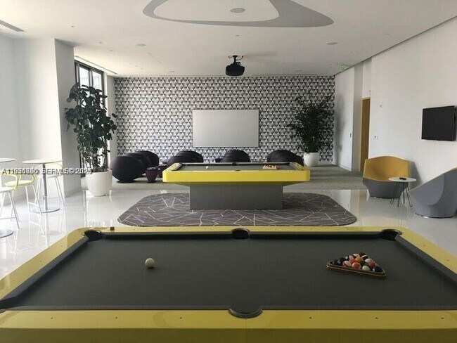 Building Photo - 501 NE 31st St