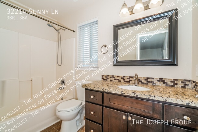 Building Photo - 32214 Sunny Ln