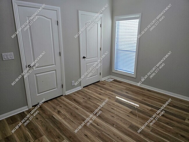 Building Photo - 305 W Sherwood Blvd