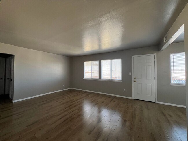 Building Photo - Beautifully Remodeled Home
